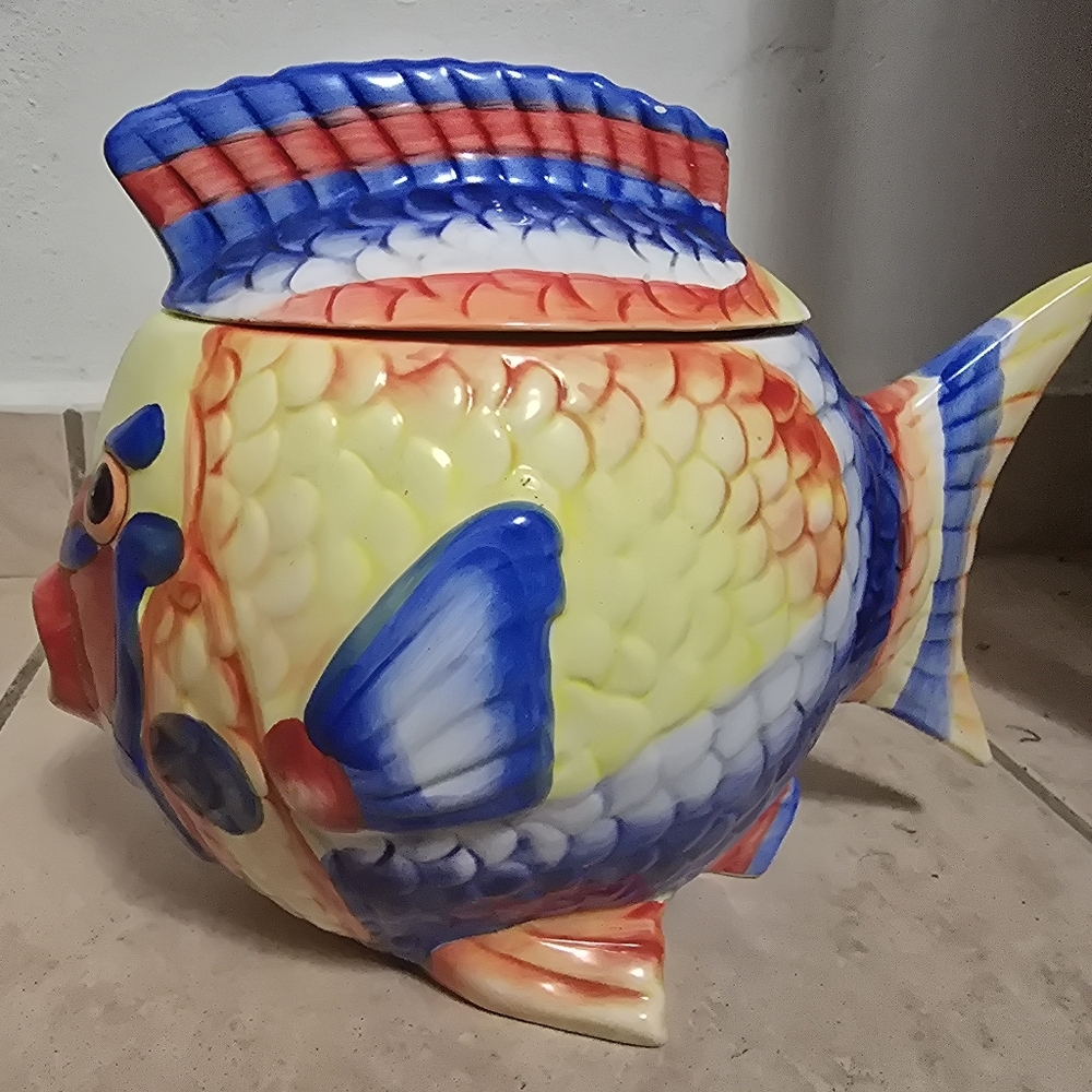 Vintage Colorful Fish-Shaped Ceramic Cookies Snacks Memoriabilia 🌟